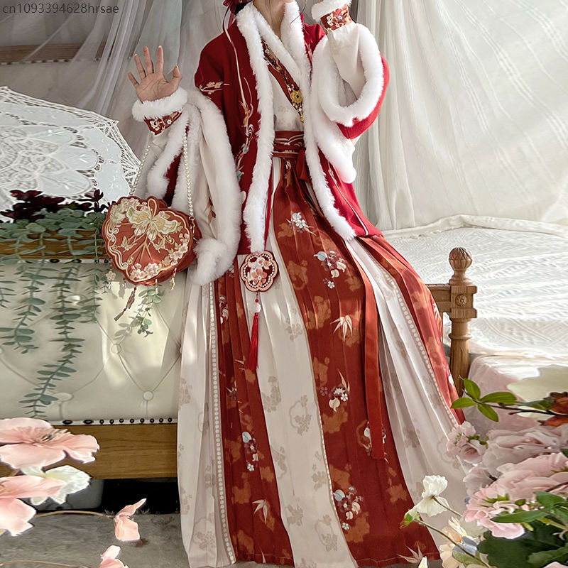 Winter Clothing In Spanish - Hanfu Women's Winter New Year Greeting
